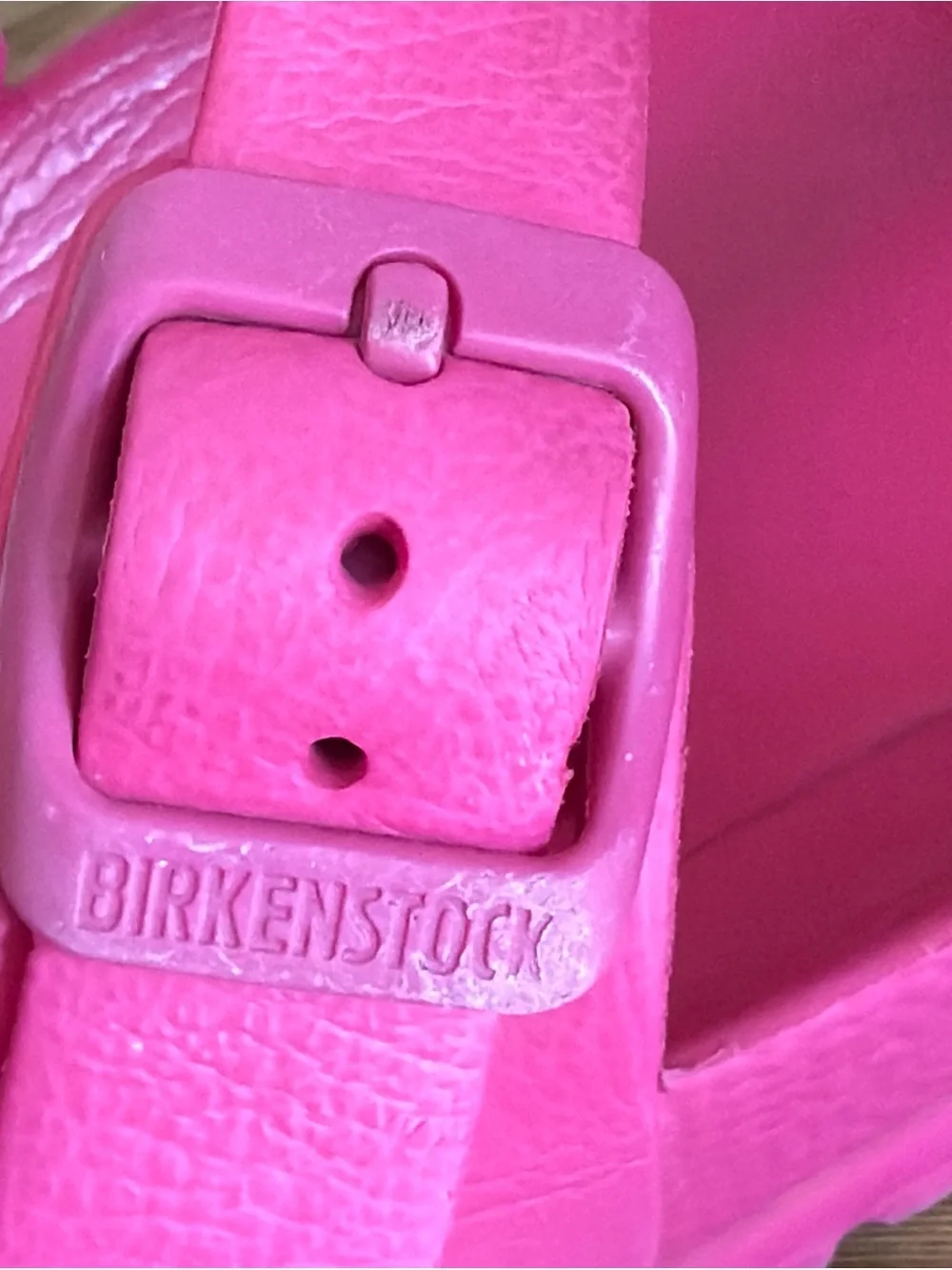 Birkenstock Unisex Gizeh EVA Sandals Vibrant Pink Women’s Size EU 40 / US 9/9.5